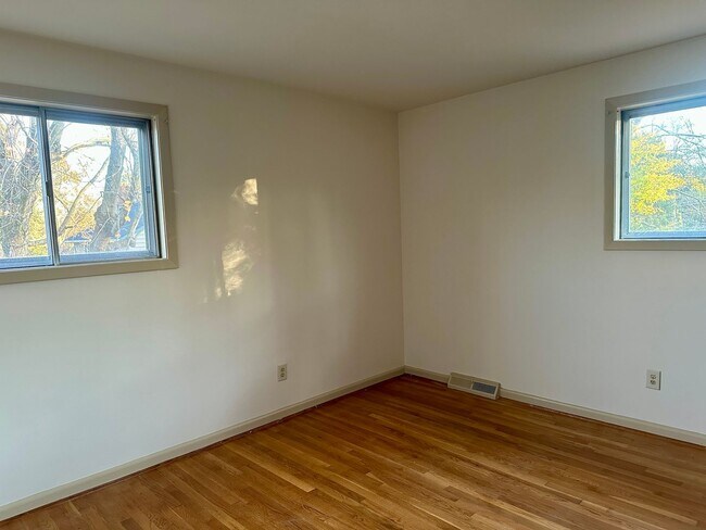 Building Photo - West End Regency Area