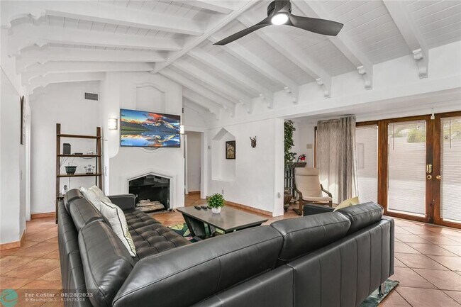 Building Photo - 314 Isle of Capri Dr