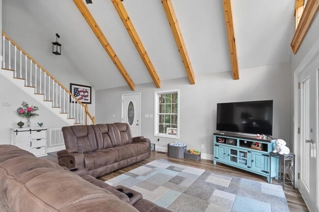 Building Photo - 105 Sportsman Cir NE