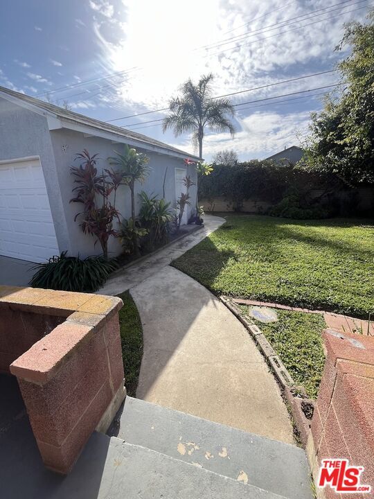 Building Photo - 7941 Dunbarton Ave