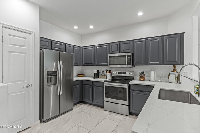 Building Photo - 14000 N 94th St