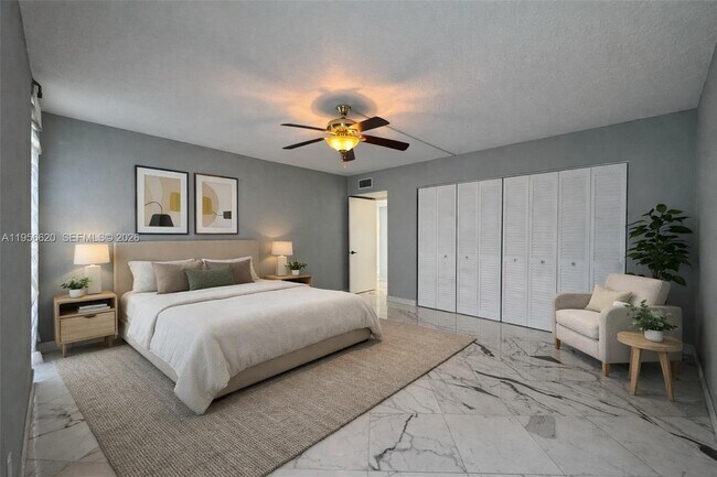 Building Photo - 4800 Bayview Dr