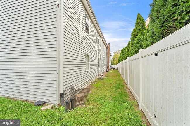 Building Photo - 415 Hamilton Ave