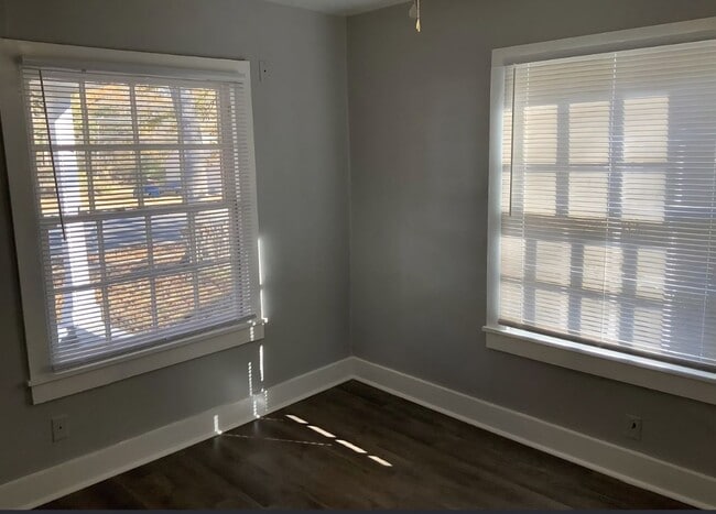 Building Photo - SECTION 8 APPROVED - Now Available for Lease – 3 Bed / 1 Bath Home