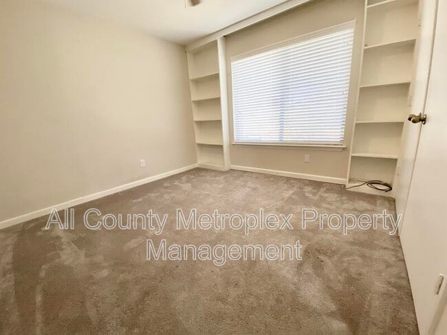 Building Photo - 1700 Crystal Way