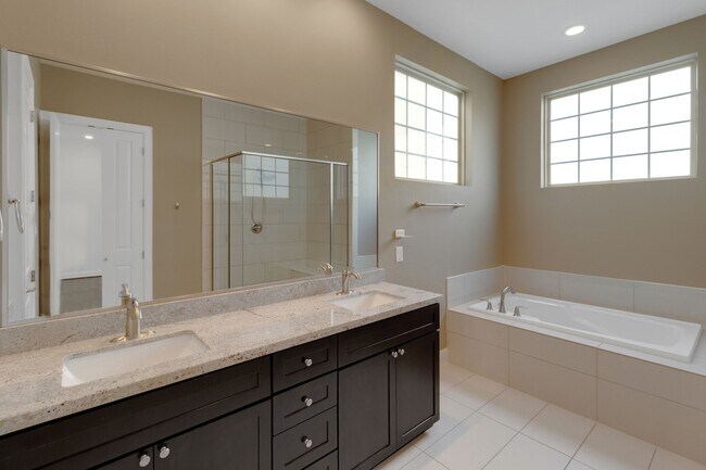 Building Photo - 1030 W 26th St