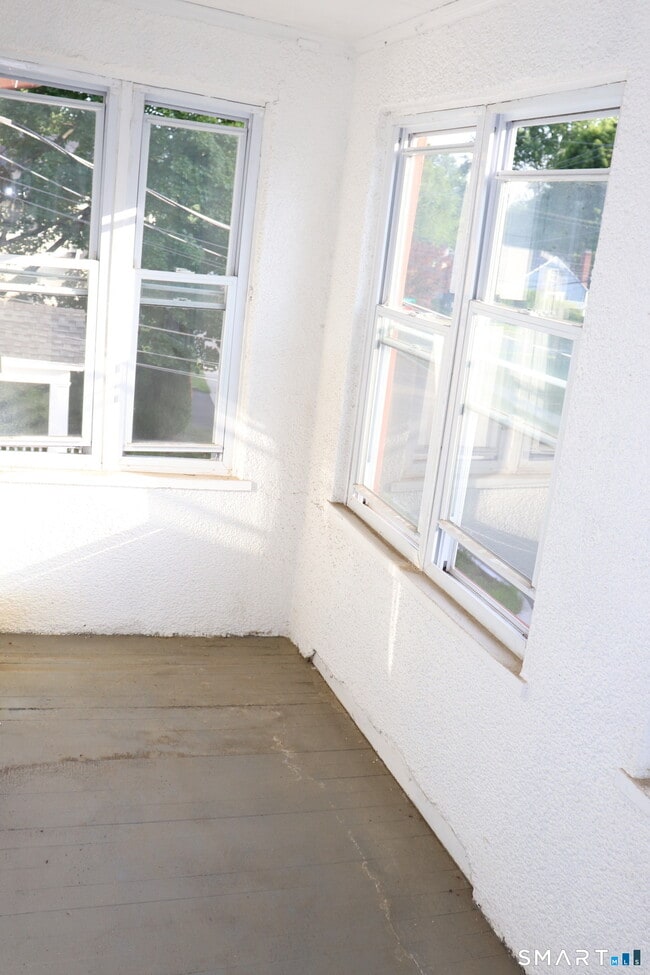 Building Photo - 60 Nesbit Ave