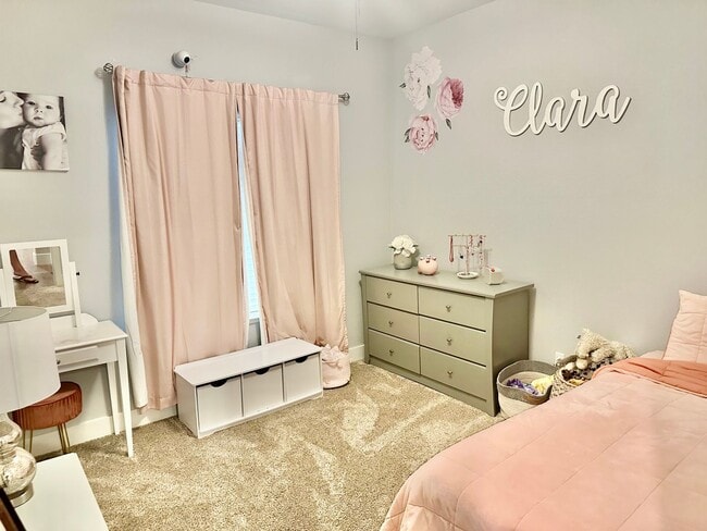 Building Photo - Updated North Fresno 3/2