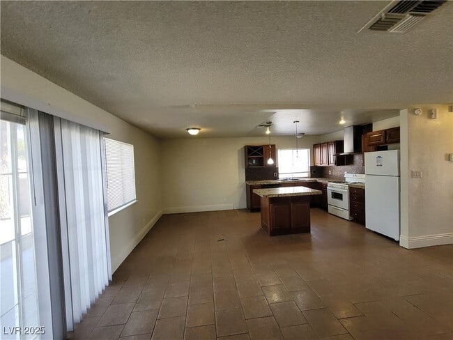 Building Photo - 3908 Montebello Ave