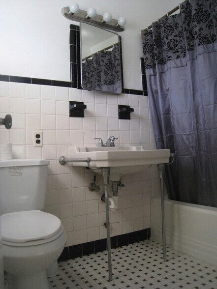 Building Photo - 1830 Jackson St