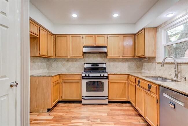 Building Photo - 8406 La Naranja Cove