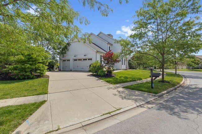 Building Photo - 10420 Pagoda Way