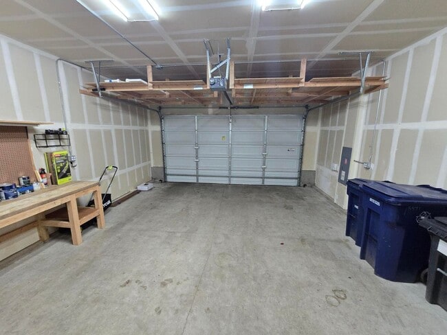 Building Photo - 4 Bedroom, 3 Bathroom House!