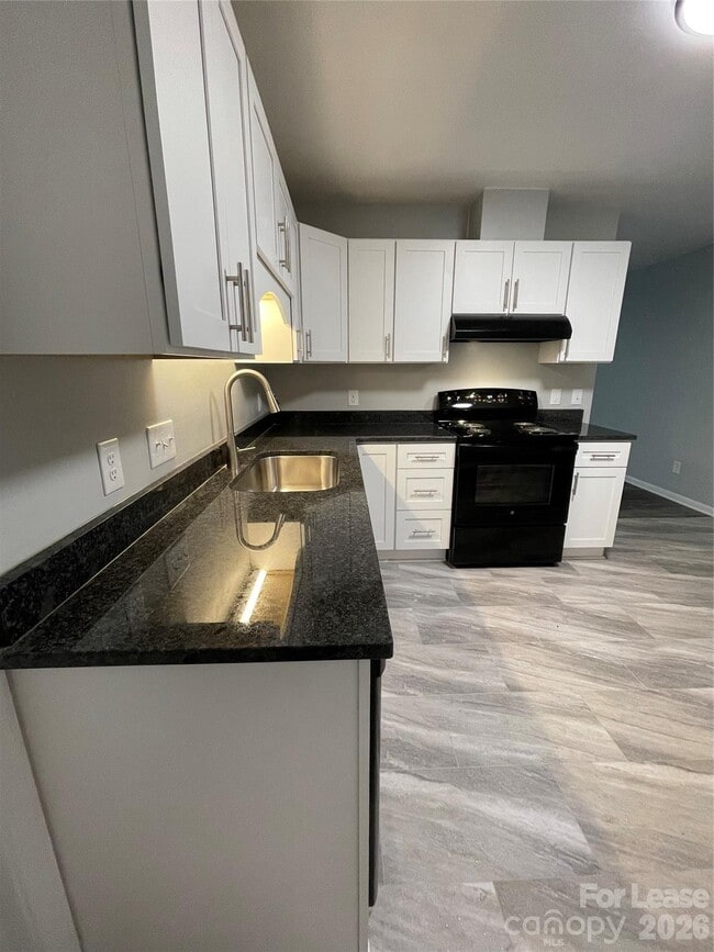 Building Photo - 2815 Ravencroft Dr