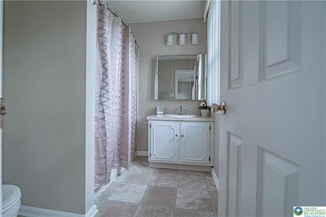 Building Photo - 4531 N Hedgerow Dr