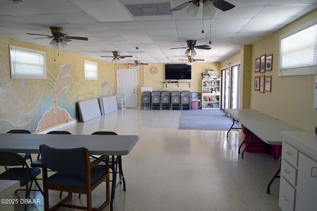 Building Photo - 64 Cardinal Dr