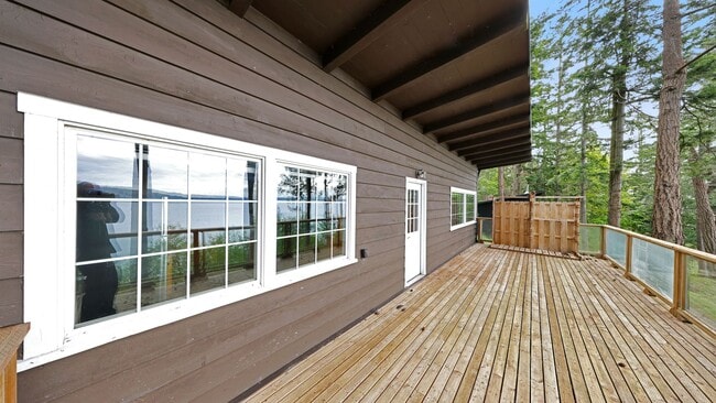 Building Photo - 2 Bed 2 Bath - View - Large Deck - Pet Fri...