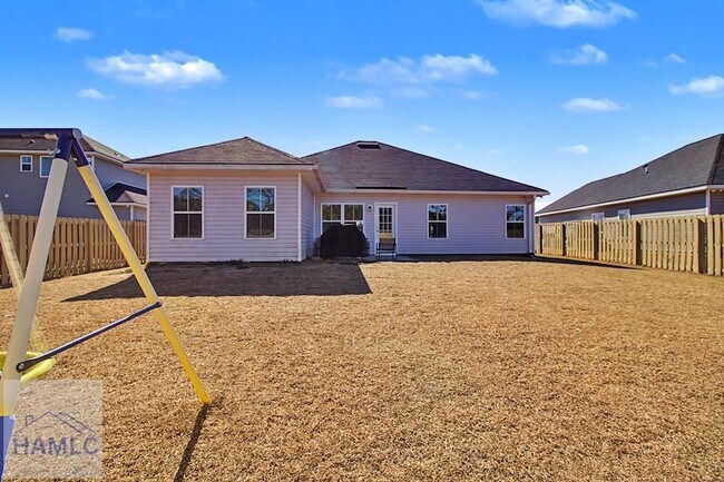 Building Photo - 413 Mcclelland Lp NE