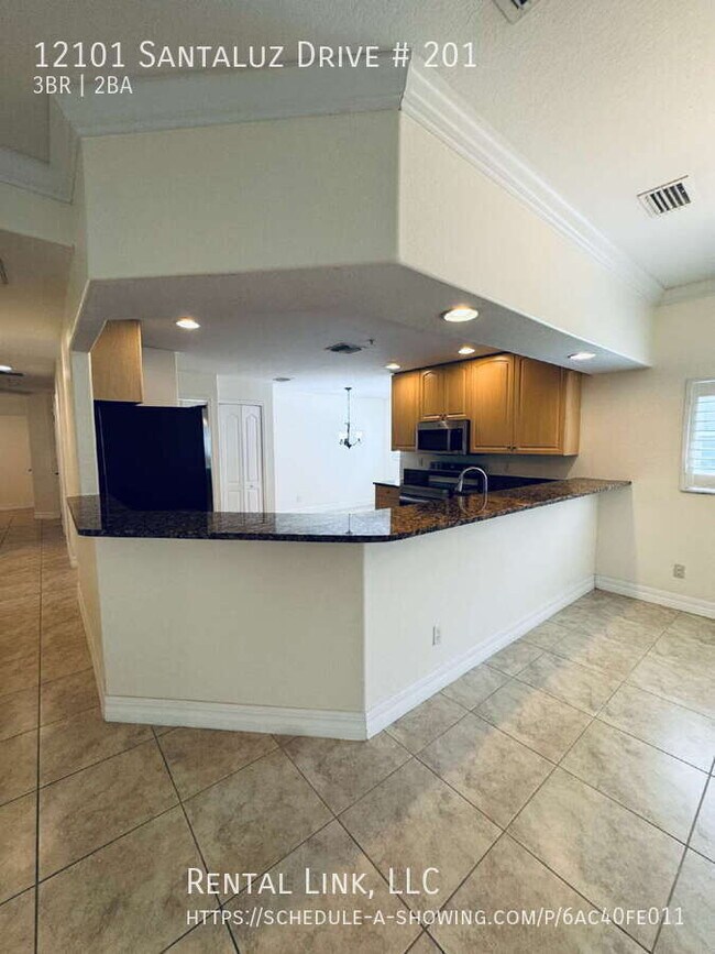 Building Photo - 12101 Santaluz Dr