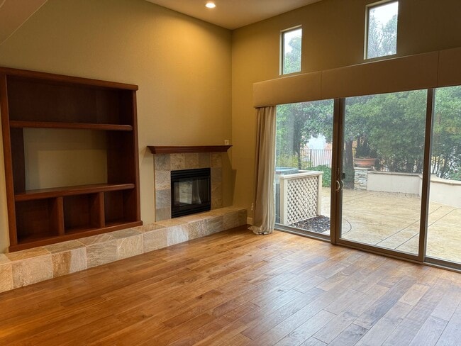 Building Photo - Beautiful 3 bedroom plus loft and office in highly sought Serrano community!