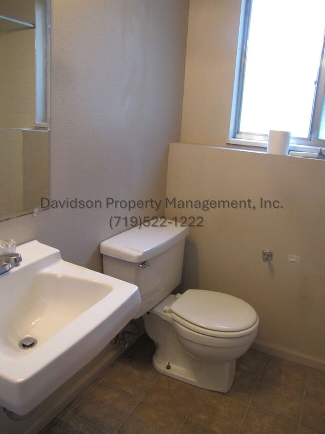 Building Photo - Charming 4-Bedroom House in Northeast Colo...
