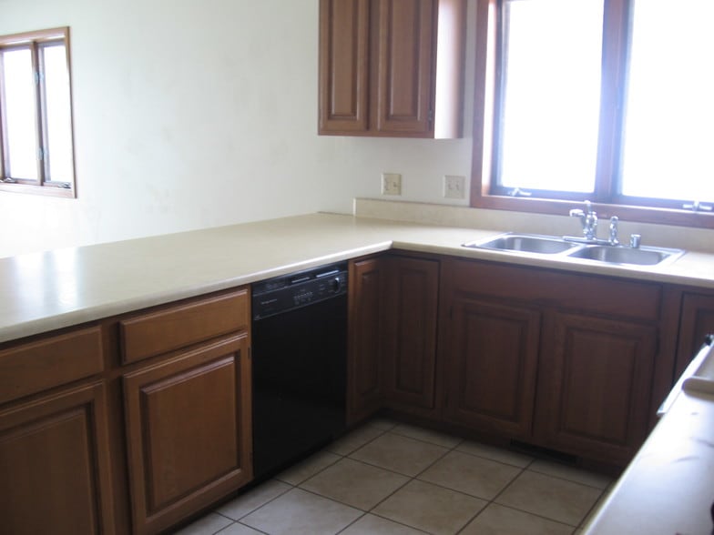 Kitchen - 932 Tayco Rd