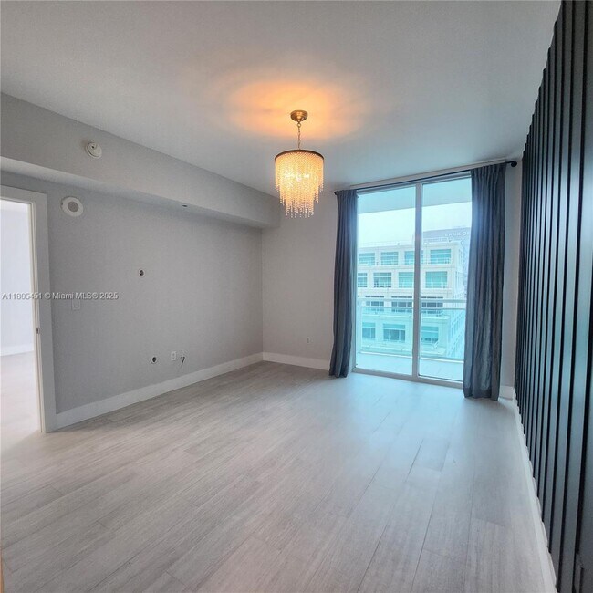 Building Photo - 950 Brickell Bay Dr