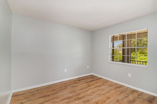 Building Photo - 2290-2296 Fox Hollow Dr.