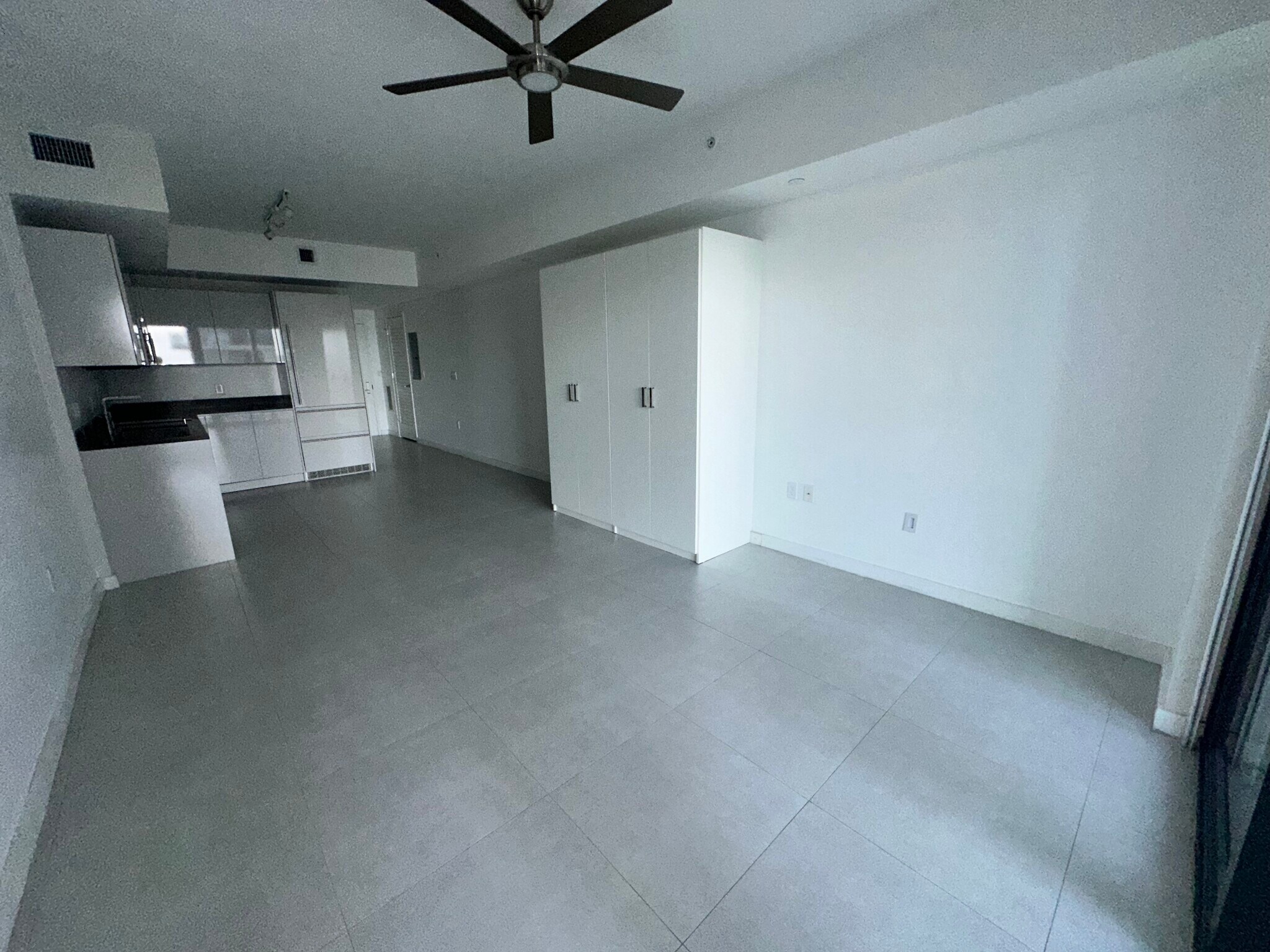 Building Photo - 1010 Brickell Ave