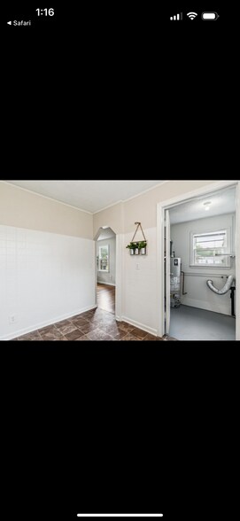 Building Photo - 918 S Bonn Ave