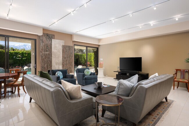 Building Photo - 52 Princeton Dr