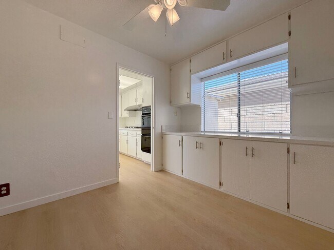 Building Photo - Costal Living - Pride of Ownership Neighbo...
