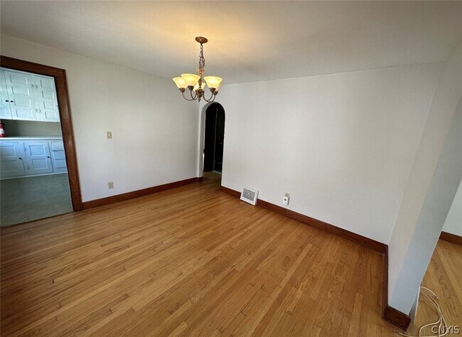 Building Photo - 207 Draper Ave