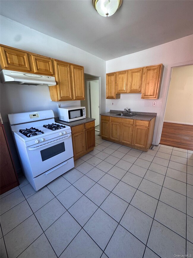 Building Photo - 4 Gray St