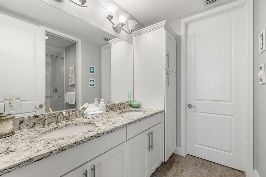 Building Photo - 380 Aruba Cir
