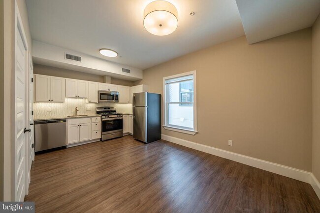 Building Photo - 29 E Gay St