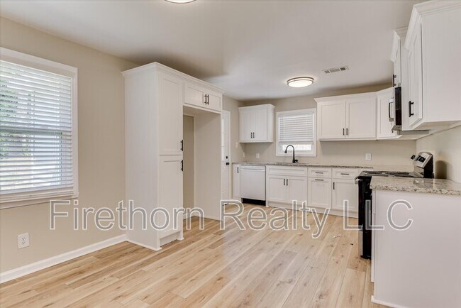 Building Photo - 1006 Skyview Dr