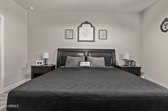 Building Photo - 11204 W Mobile Ln