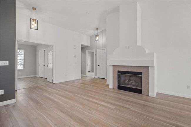 Building Photo - 9736 Double Rock Dr