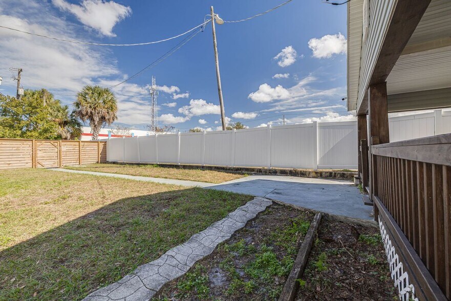 Building Photo - 106 W Haya St