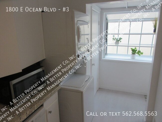 Building Photo - Historic FULLY FURNISHED Mid-Century Moder...