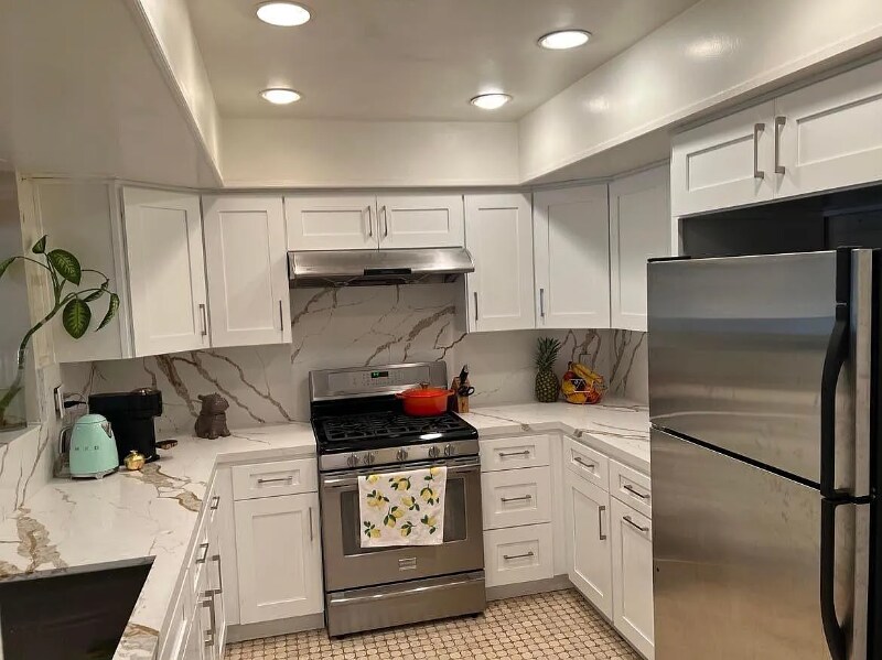 Building Photo - 6752 Hillpark Dr