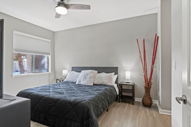 Building Photo - Fully Furnished Single Level Condo Resort LIving