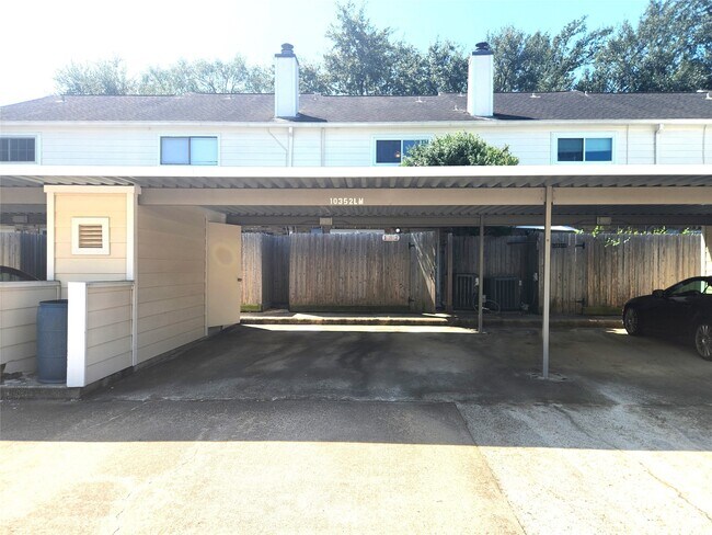 Building Photo - 10352 Longmont Dr