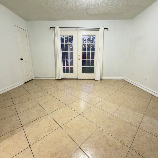 Building Photo - 6406 Tall Willow Dr