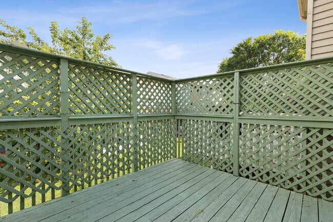 Building Photo - 916 Pentwood Ct