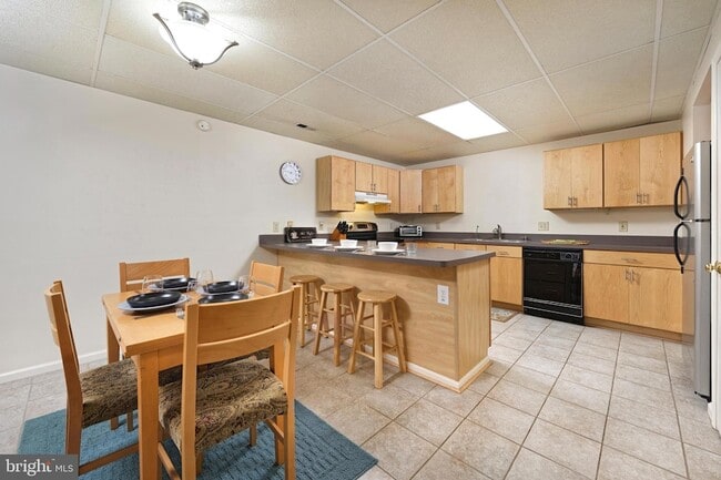 Building Photo - 11 Stonewall Ct