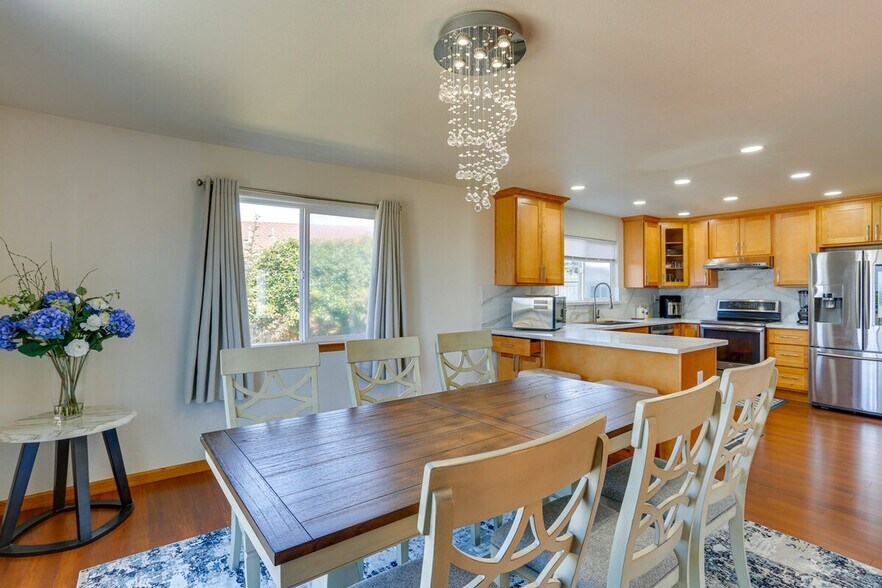 Building Photo - 5370 Bay Pointe Ct
