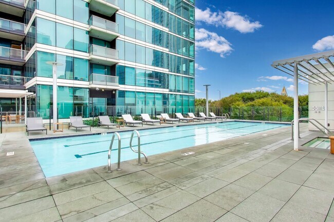 Building Photo - Luxury High-Rise Living | Stunning Bay Bridge Views from the 31st Floor