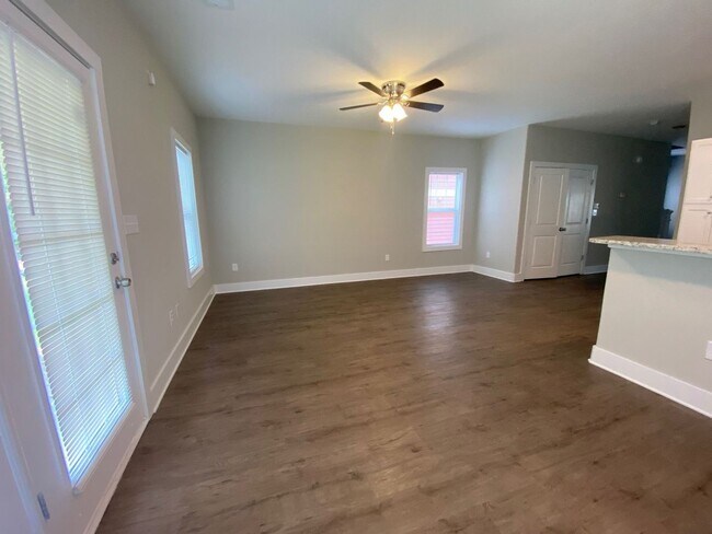 Building Photo - NEWLY RENOVATED 4 Bedroom House in The Ret...